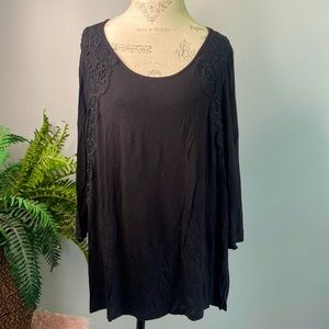 Lane Bryant 18/20 Black Tunic Top w/ Floral Appliqué